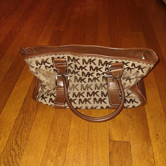 Michael Kors beige and brown logo leather handbag - Picture 2 of 6
